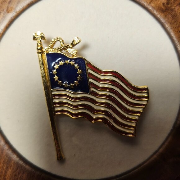 Vintage Betsy Ross 13 Colonies Enamel Brooch - Picture 2 of 4